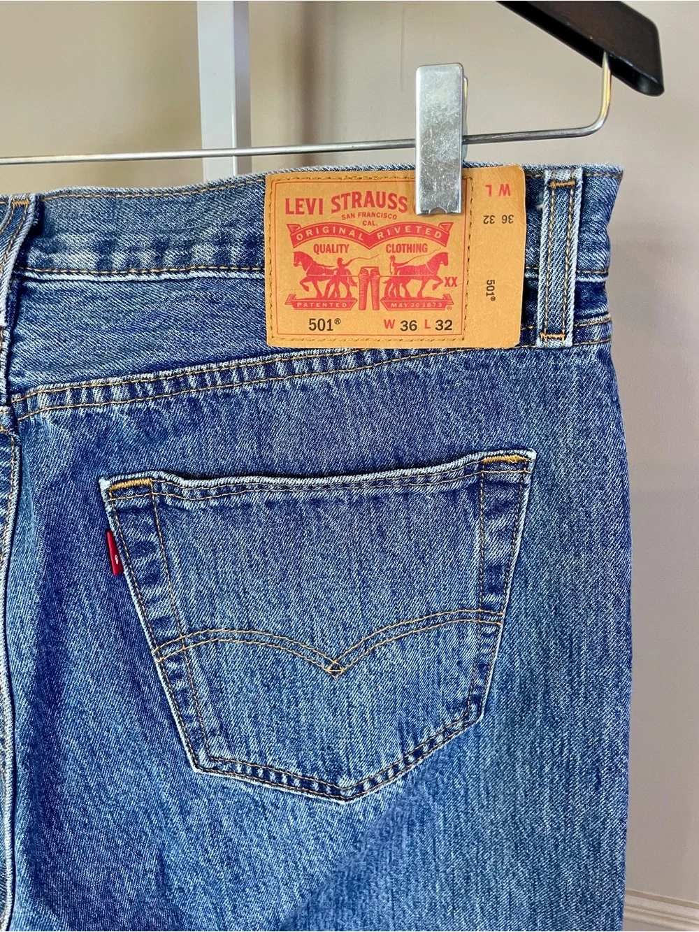 Levi's 501 Men's Button Fly Denim Jeans 36 x 32 Cotton Medium Blue